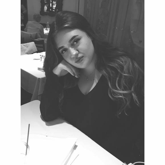 Meet your Posher, Nicoletta - Picture 1 of 1